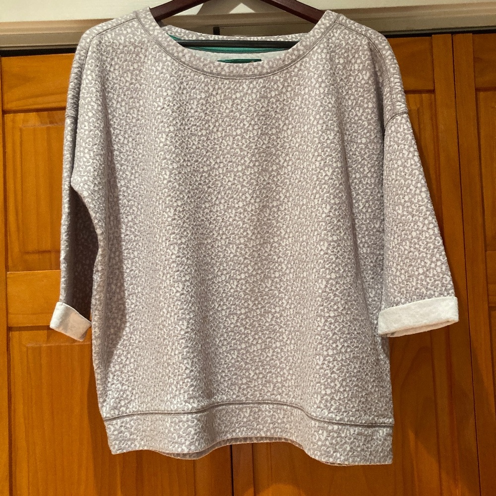 Anthropologie Lilka Sweatshirt, Textured 3/4 Sleeve Gray and White Size Large